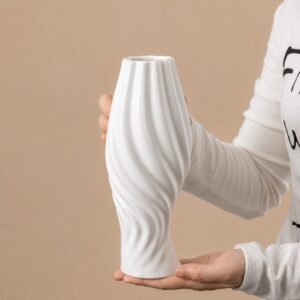 Skulpturale weiße Keramikvase